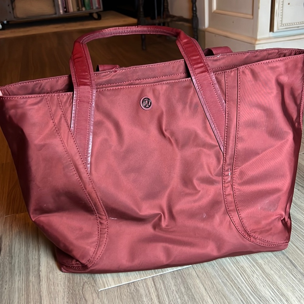Lululemon large bag
